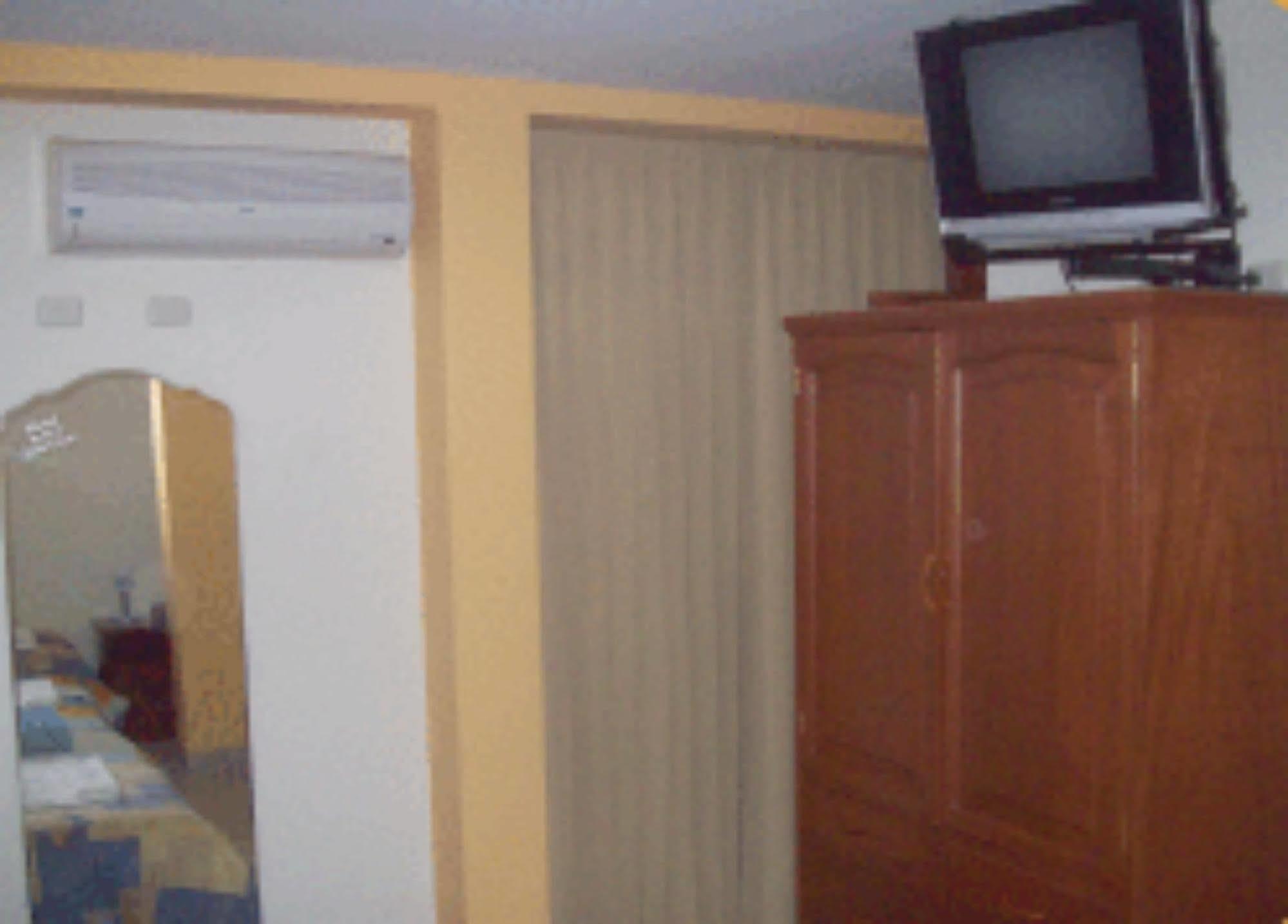 Julio Cesar Hotel Posadas Zewnętrze zdjęcie