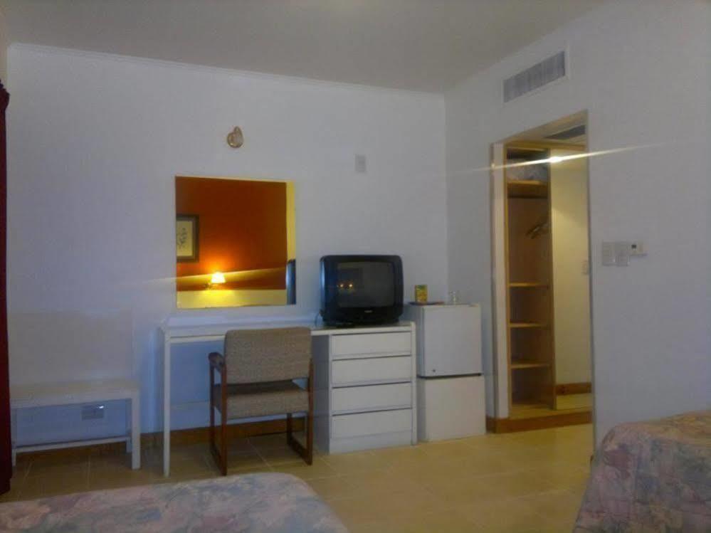 Julio Cesar Hotel Posadas Zewnętrze zdjęcie